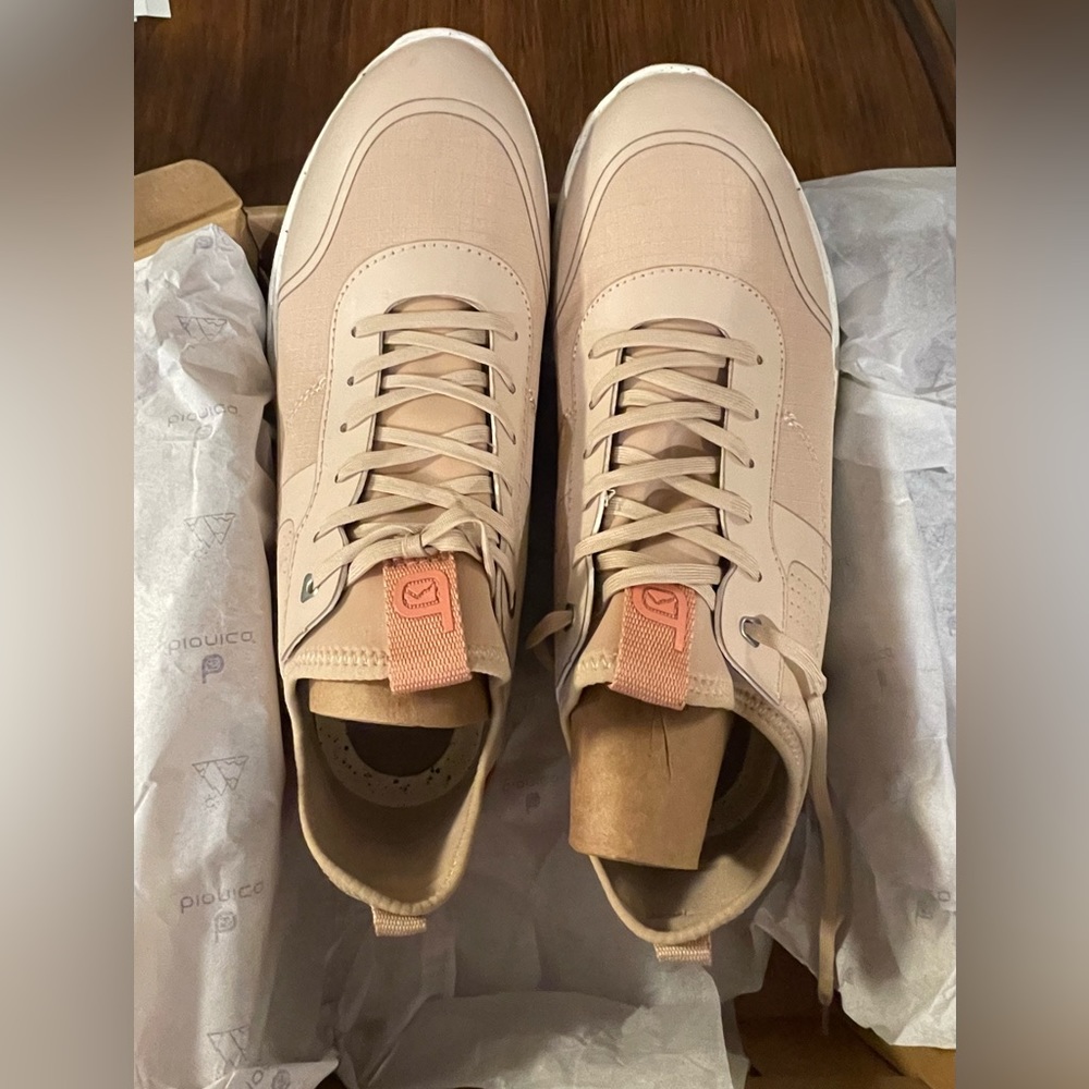 BIONICA - NEW Oakmere Sneaker 
Women’s size 11 - cream color 
Never worn